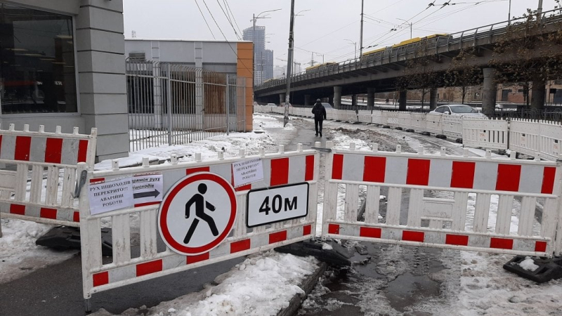 A Kiev, vicino alla stazione della metropolitana Demeevskaya, sono crollati i padiglioni commerciali: cosa dicono nell'amministrazione statale della città di Kiev 