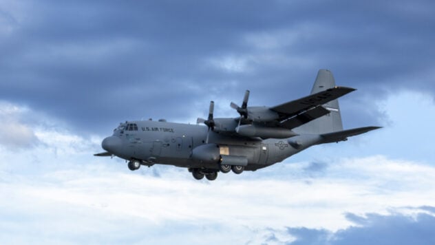 Per il trasporto di truppe e attrezzature: scopo e caratteristiche del C-130 Super Hercules aerei