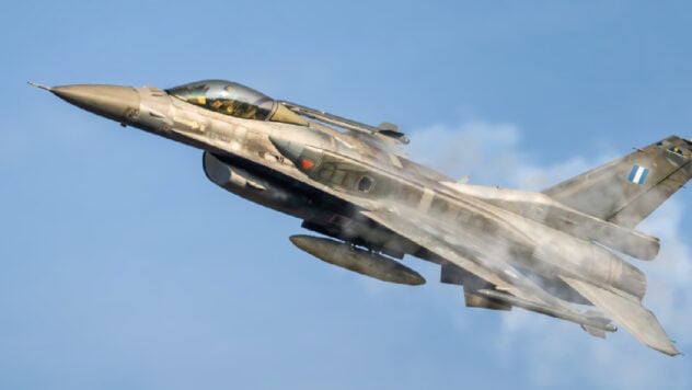 I primi piloti ucraini hanno completato l'addestramento di base per pilotare l'F-16 in Gran Bretagna