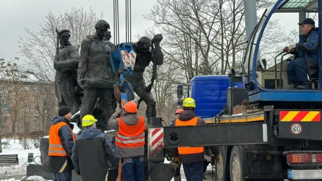 Il monumento all'equipaggio del treno blindato sovietico Tarashchanets è stato smantellato a Kiev