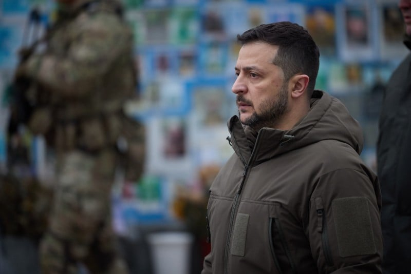 Nella Giornata delle Forze Armate, il presidente Zelenskyj ha onorato la memoria dei soldati caduti