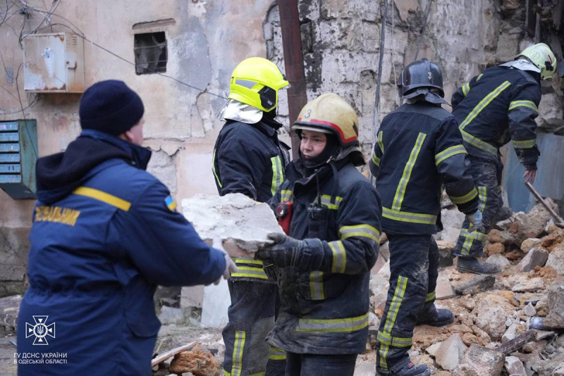 Dal terzo al primo piano: una casa crollata in centro di Odessa nel centro della città