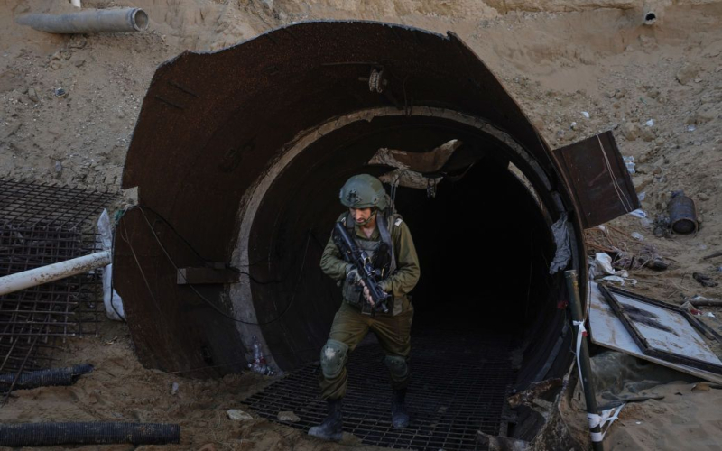 L'esercito israeliano ha scoperto i corpi di cinque ostaggi in un tunnel sotterraneo di Hamas