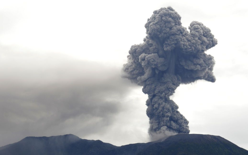 Eruzione vulcanica in Indonesia: 11 alpinisti sono morti tragicamente (foto, video)