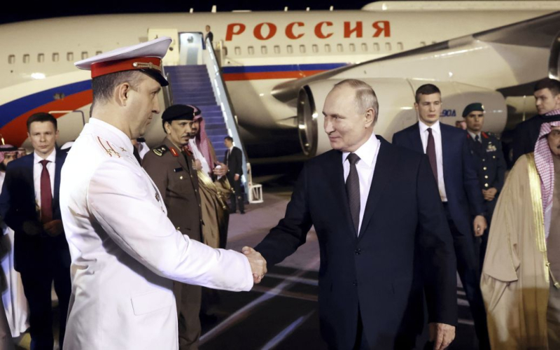 Putin è arrivato a Emirati Arabi Uniti, accompagnati da combattenti russi