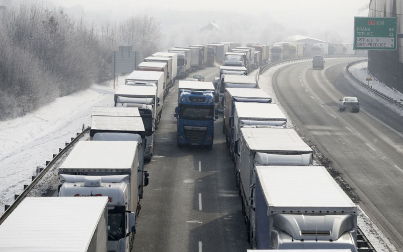 La Commissione europea chiede l'apertura di tutti i posti di blocco al confine con la Polonia