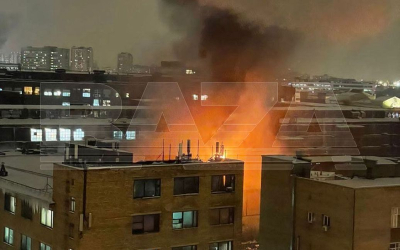 B Un grande incendio è scoppiato in una centrale elettrica a Mosca (foto, video)
