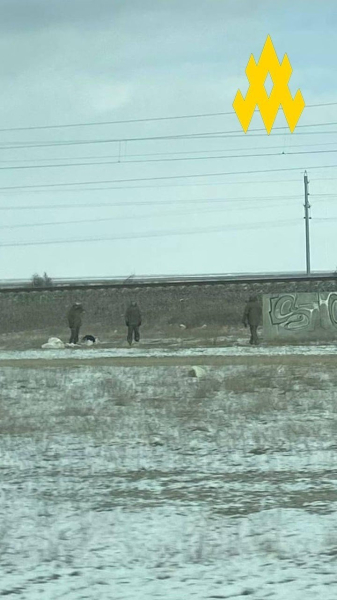 Stanno allestendo posizioni e portando attrezzature: gli occupanti si stanno preparando per le battaglie vicino a Yevpatoria