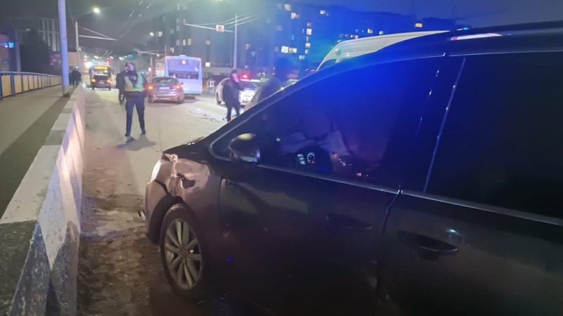A causa del maltempo in un incidente a Lutsk, più di 10 auto si sono scontrate