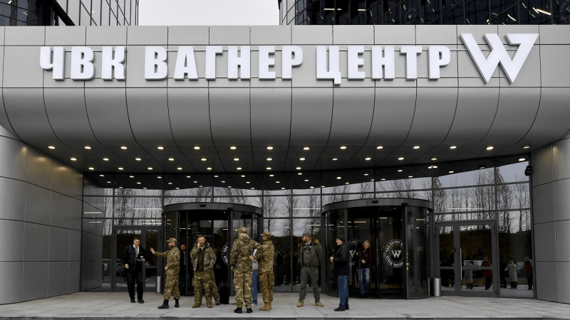 Servono soldi per la guerra in Ucraina: la Russia recluta mercenari per l'Afrika Corps