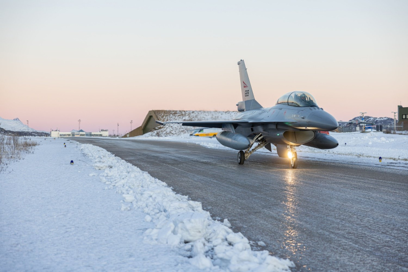 I primi F-16 sono atterrati in Danimarca per addestrare le forze armate ucraine piloti