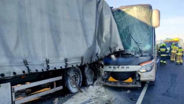 In Polonia un autobus si è schiantato contro un camion vicino al confine con l'Ucraina: ci sono feriti