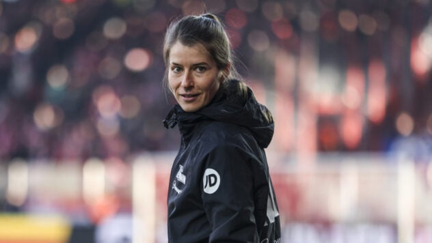 Marie-Louise Eta è diventata la prima allenatrice donna a guidare una squadra in una partita della Bundesliga