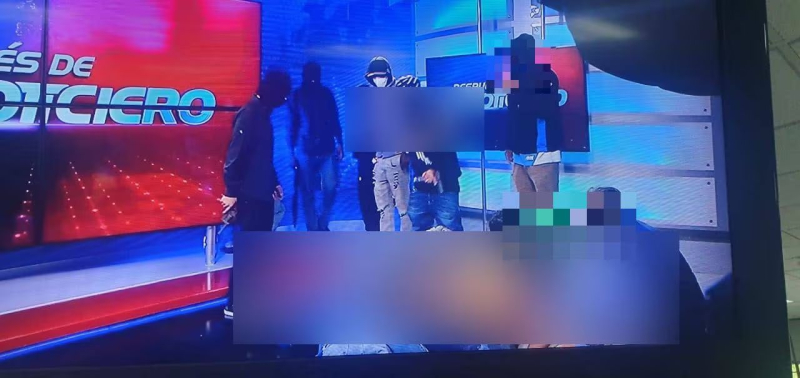 In Ecuador, persone armate hanno preso Presentatori televisivi in ​​ostaggio dal vivo