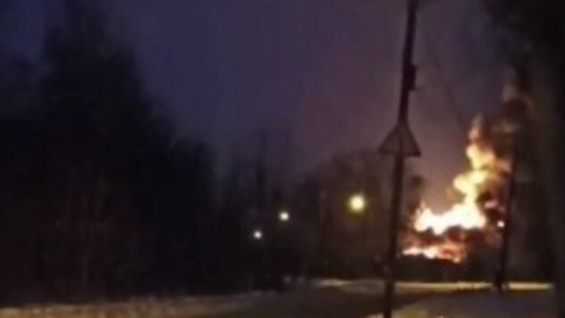 A Klintsy russo, un deposito petrolifero è in fiamme - il Ministero della Difesa riferisce dell'abbattimento di un UAV
