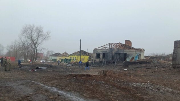Un missile russo lanciato contro l'Ucraina ha demolito metà della strada nella regione di Voronezh, nella Federazione Russa 