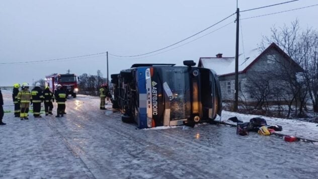 Un autobus che trasportava 61 ucraini si è ribaltato in Polonia
