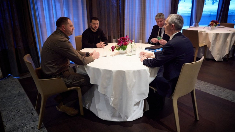 Discusso le esigenze di difesa dell'Ucraina: Zelenskyj e Stoltenberg si sono incontrati a Davos