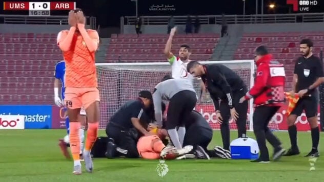 Un giocatore di football è caduto sul prato in preda alle convulsioni durante una partita della Qatar Star Cup