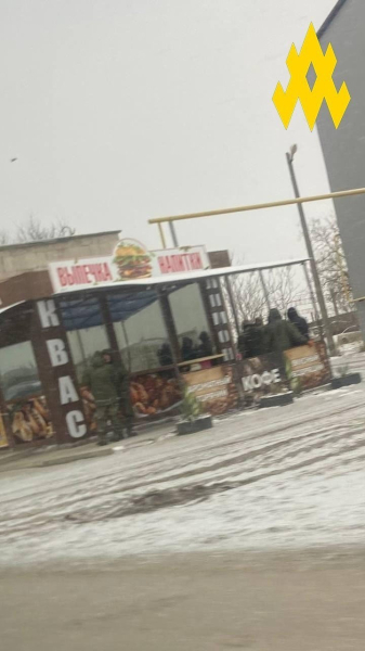 Stanno allestendo posizioni e portando attrezzature: gli occupanti si stanno preparando per le battaglie vicino a Yevpatoriya