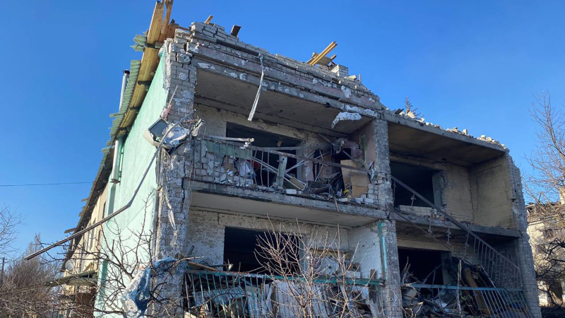 Attacchi aerei su Kupyansk su 17 febbraio: da sotto le macerie vengono estratti altri morti, alcuni feriti