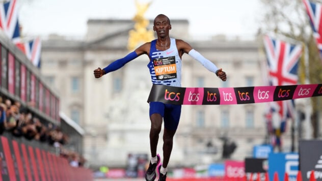 Il detentore del record mondiale nella maratona di Kiptum è morto in un incidente stradale a 24 anni