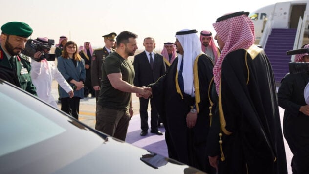 Formula di pace e ritorno dei prigionieri: Zelenskyj è arrivato in Arabia Saudita