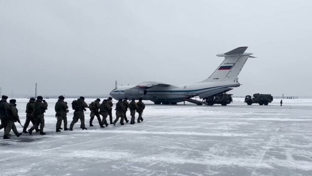 C'era un panico enorme tra gli occupanti: Pavlyuk sugli attacchi agli aeroporti russi all'inizio del guerra