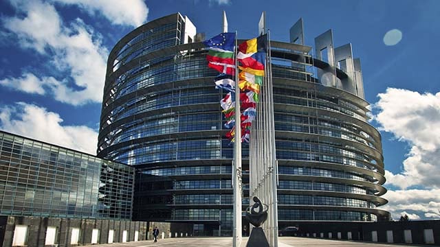 €50 miliardi non bastano: il Parlamento europeo ha calcolato il fabbisogno dell'Ucraina per quattro anni