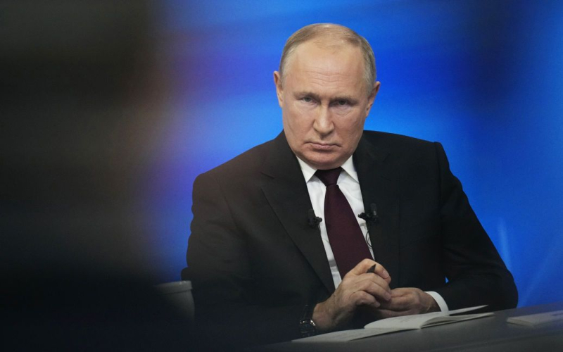 Intervista Il propagandista americano Carlson con Putin: la reazione dei giornalisti occidentali