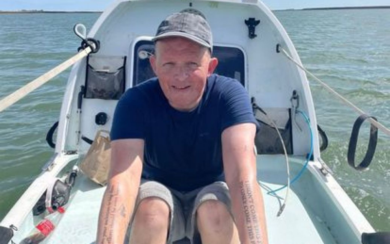 Uomo , che ha tentato di attraversare a nuoto l'Oceano Atlantico per beneficenza, è stato trovato morto