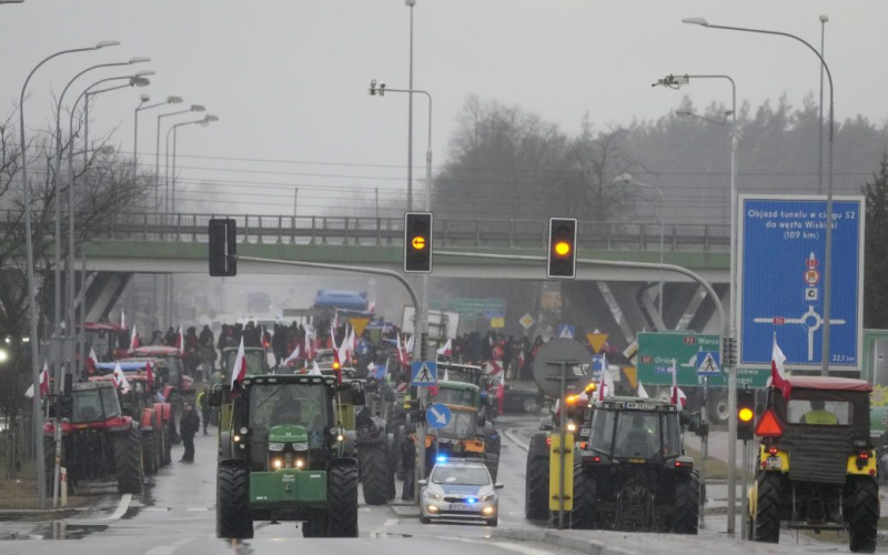 Gli agricoltori polacchi intendono bloccare anche il confine con la Germania