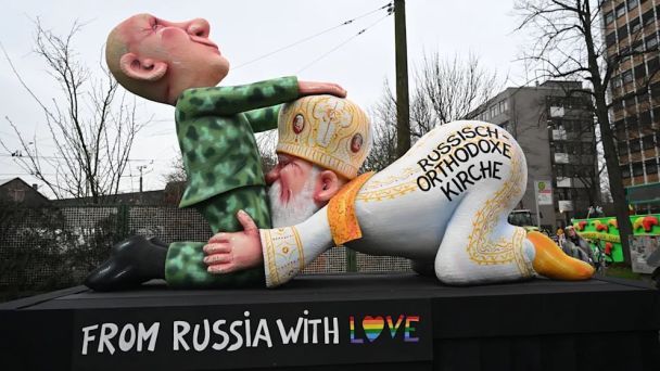 In Germania Il patriarca Kirill e Putin sono stati ridicolizzati al carnevale (foto)