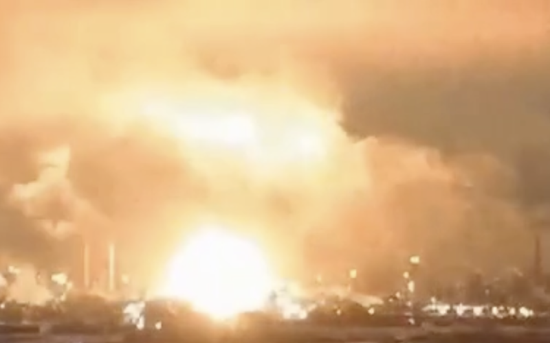 A Lipetsk si sono sentite esplosioni nello stabilimento metallurgico dopo un attacco UAV (video)