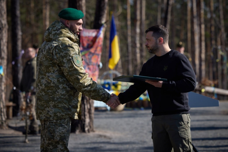 Zelenskyj onorò la memoria dei soldati morti nella battaglia per Moshchun: allora il destino dell'Ucraina fu determinato