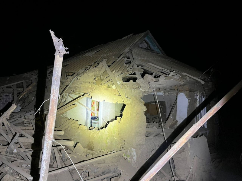 Serie di esplosioni a Krivoy Rog: 2 Shahed sono stati abbattuti, detriti sono caduti su un edificio di cinque piani