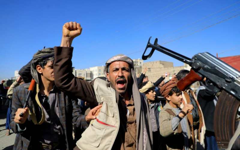 Attacco Houthi: una nave affondò per la prima volta nel Mar Rosso — dettagli