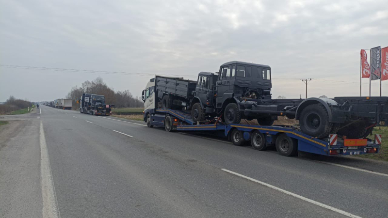 Bloccare il confine con la Polonia: cosa dicono gli agricoltori locali ha fatto con i camion per le Forze Armate dell'Ucraina