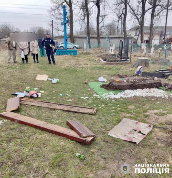 Vendetta per gelosia: un uomo ha danneggiato la tomba di un militare nella Regione di Zhytomyr