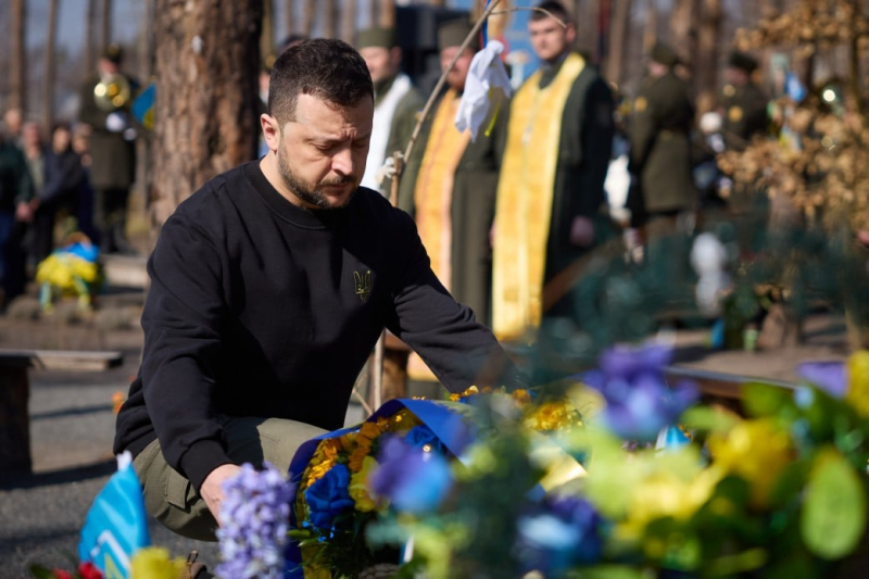 Zelenskyj onorò la memoria dei soldati morti nella battaglia per Moshchun: allora fu deciso il destino dell'Ucraina 