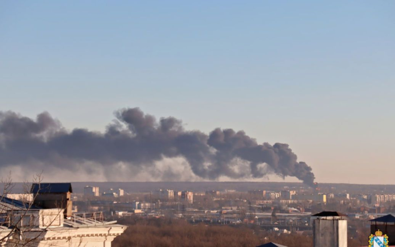 Un drone ha attaccato questa mattina per la seconda volta uno stabilimento nella regione di Kursk: dettagli