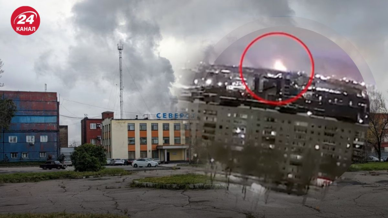 Un lampo luminoso sulla città: le telecamere hanno colto un duro colpo allo stabilimento di Severstal in Russia