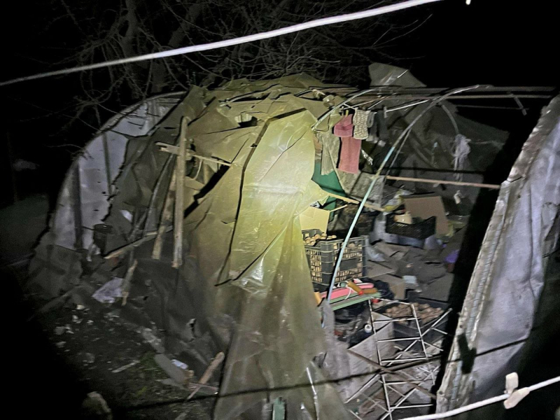 Serie di esplosioni a Krivoy Rog: 2 Shahed sono stati abbattuti, i detriti sono caduti su un cinque- costruzione della storia