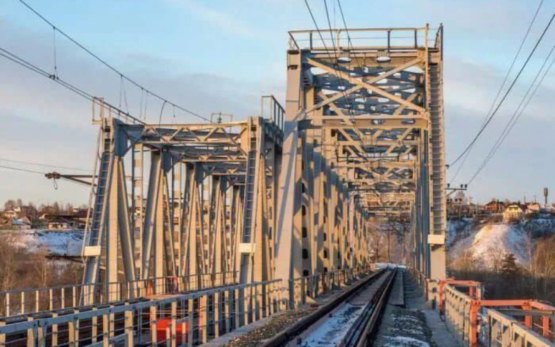 Ignoti hanno fatto saltare in aria il supporto di un ponte nella regione di Samara, nella Federazione Russa: quali sono le conseguenze (foto)