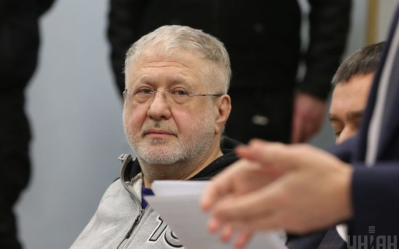 &quot “Svelata una campagna anti-russa su larga scala”: il tribunale russo ha riconosciuto Kolomoisky come estremista” /></p>
<p><strong>Secondo l'indagine, Kolomoisky, con l'aiuto dei media controllati, “ha sviluppato una campagna anti-russa su larga scala”, “ha preso la piena sicurezza” divisioni di “Azov” e diversi battaglioni, e anche “incoraggiare omicidi e rapimenti” rappresentanti delle autoproclamate LPR e DPR.</strong></p>
<p>Il tribunale distrettuale Koshekhablsky di Adygea (RF) ha vietato le attività dell'associazione alla quale è legato l'imprenditore ucraino Igor Kolomoisky e ha deciso di confiscarne i beni. Lo stesso uomo d'affari è riconosciuto come estremista.</p>
<p>Lo ha riferito il servizio stampa dei tribunali della repubblica, come riportato in Telegram.</p>
<p>Si dice che il tribunale ha riconosciuto Kolomoisky , ex proprietario della fallita Smolensky, come membri dell'associazione Banca” Pavel Shitov e della società registrata nel Regno Unito JKX Oil & Gas Limited. Le attività del gruppo sono state riconosciute come “estremiste”.</p>
<p>L'accusa della procura russa rileva che l'associazione è diventata attiva nel 2014 dopo il “colpo di stato anticostituzionale a Kiev”.</p>
<p>Shitov sarebbe stato nominato “responsabile dei beni crittografici” di un uomo d'affari ucraino. L'ufficio del pubblico ministero ha considerato JKX Oil & Gas Limited una “componente commerciale della comunità”.</p>
<h2>Confisca di beni</h2>
<p>Di conseguenza, il tribunale russo ha deciso di confiscare i loro beni in Russia, in particolare l'impresa del complesso di combustibili ed energia Yuzhgazenerji, impegnata nella produzione di gas nel giacimento di gas condensato di Koshekhabl. Si indica che il principale proprietario della società è Adygea Gas BV registrata nei Paesi Bassi e Page Gas Ltd di Londra, entrambe di proprietà di JKX Oil. Anche Adygea Gas BV possedeva la società Catering-Yug.</p>
<p>L'indagine ha stimato la quota degli imputati in queste società a 5,1 miliardi di rubli.</p>
<p>Sono stati confiscati anche gli immobili di proprietà dei residenti della JFX Oil e altri imputati.</p>
<p>Ora la Federazione Russa possiede 6 locali in un centro commerciale nella 3a corsia Samotechny a Mosca e un edificio in corsia Zvonarsky.</p>
<p>494 appezzamenti di terreno agricolo con una superficie di 5.573 ettari nelle regioni di Mosca, Vladimir, Kaliningrad e Smolensk, il cui valore è stimato in oltre sei miliardi di rubli.</p>
<p>Ricordiamo che il 27 febbraio il tribunale distrettuale Shevchenkovsky della capitale dell'Ucraina <strong >ha ridotto l'importo della cauzione per Igor Kolomoisky</strong> fino a 2,4 miliardi di grivna. Tuttavia, rimase in custodia per altri due mesi.</p>
<h4>Argomenti simili:</h4>
<p>Altre notizie</p>
<!-- AddThis Advanced Settings above via filter on the_content --><!-- AddThis Advanced Settings below via filter on the_content --><!-- AddThis Advanced Settings generic via filter on the_content --><!-- AddThis Related Posts below via filter on the_content --><div class=