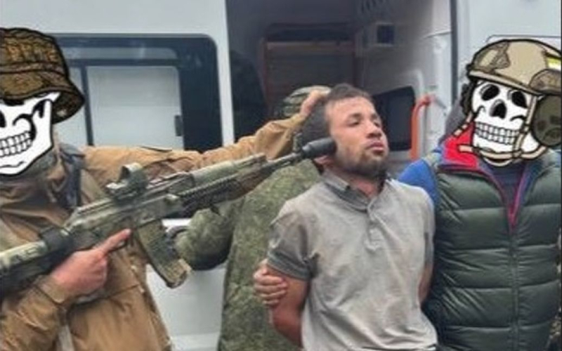 Russo l'ufficiale di sicurezza che ha tagliato l'orecchio a un terrorista detenuto vende il suo coltello.