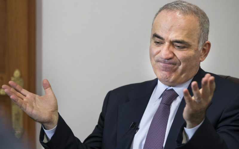 Scacco matto all'opposizione russa: Garry Kasparov è stato riconosciuto come terrorista