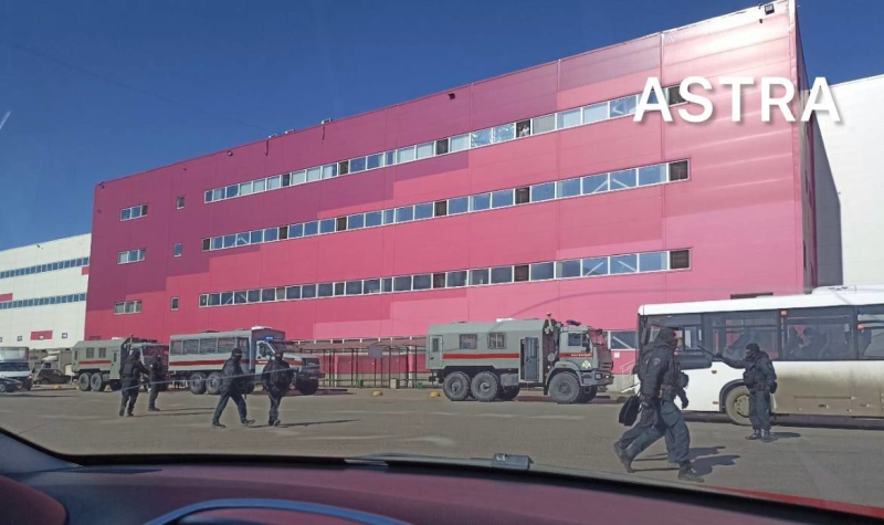 Hanno organizzato un raid contro i migranti nella regione di Mosca: cosa stanno facendo con loro (foto, video)