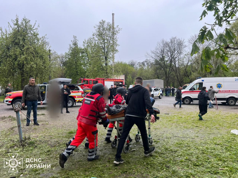 A Chernigov esplosioni: il nemico ha colpito tre missili, si conoscono 14 morti e 45 feriti