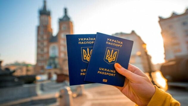 I consolati ucraini smetteranno di rilasciare passaporti agli uomini - quando le restrizioni verranno rimosse